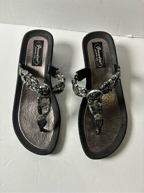 Grana Black Beaded T-Strap Sandals